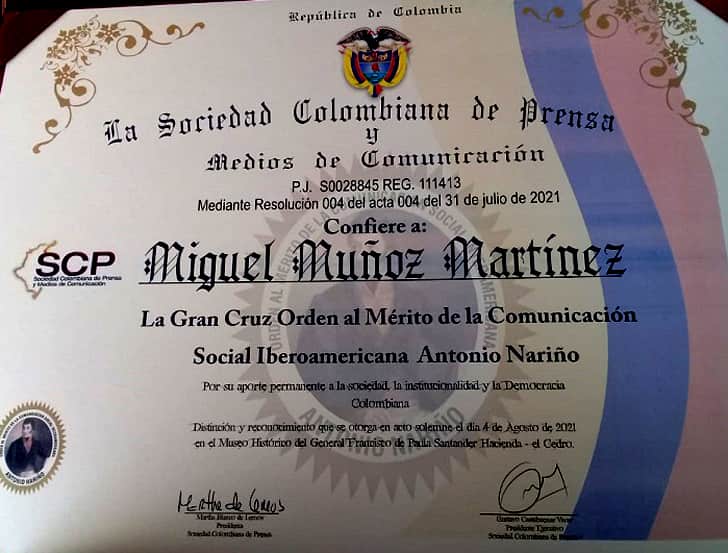 premio Antonio nariño sociedad colombiana de prensa y medios de comunicacion 2021 concedido a miguel muñoz martinez pintor y escultor colombiano.