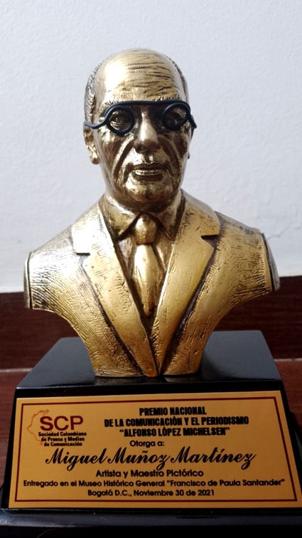 Premio Nacional de periodismo Alfonso Lopez Michelsen 2012 en el campo de las artes concedido a Miguel Muñoz Martinez pintor y escultor Colombiano otorgado por la sociedad colombiana de prensa y medios de comunicacion